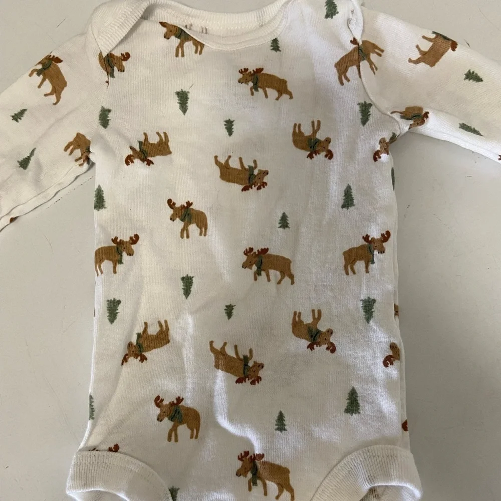 Carters‎ newborn onsie mooses